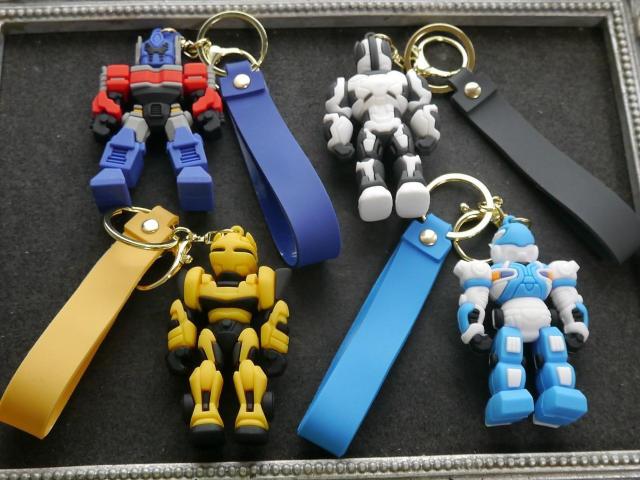 新品 トランスフォーマー フィギュアマスコット キーホルダー バッグチャーム 4個セット < ホビー  新品 トランスフォーマー フィギュアマスコット キーホルダー バッグチャーム 4個セット < ホビーの