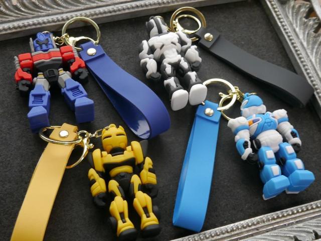 新品 トランスフォーマー フィギュアマスコット キーホルダー バッグチャーム 4個セット < ホビー  新品 トランスフォーマー フィギュアマスコット キーホルダー バッグチャーム 4個セット < ホビーの