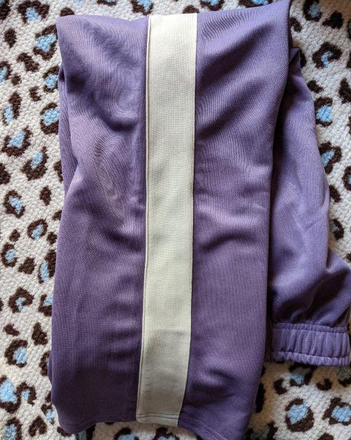 ちいかわ ジャージボトムス(モモンガ)+おまけ(ソックス) パープル 刺繍 < アニメ/コミック/キャラクター ちいかわ ジャージボトムス(モモンガ)+おまけ(ソックス) パープル 刺繍 < アニメ/コミック/キャラクターの