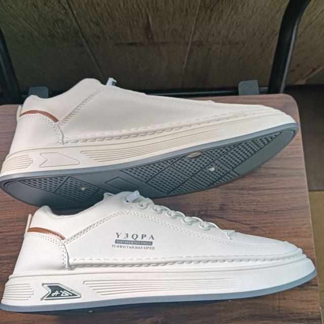 新品 25cm レディース スニーカー ホワイト シューズ 靴 男女兼用 < 女性ファッション  新品 25cm レディース スニーカー ホワイト シューズ 靴 男女兼用 < 女性ファッションの