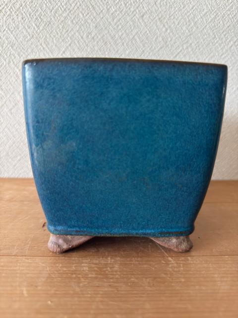 青色陶器 四角形植木鉢 足付き落款印あり < ペット/手芸/園芸 青色陶器 四角形植木鉢 足付き落款印あり < ペット/手芸/園芸の