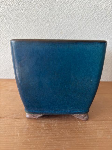 青色陶器 四角形植木鉢 足付き落款印あり < ペット/手芸/園芸 青色陶器 四角形植木鉢 足付き落款印あり < ペット/手芸/園芸の