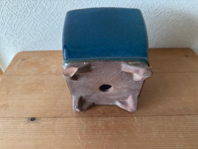 青色陶器 四角形植木鉢 足付き落款印あり < ペット/手芸/園芸 青色陶器 四角形植木鉢 足付き落款印あり < ペット/手芸/園芸の