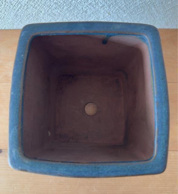 青色陶器 四角形植木鉢 足付き落款印あり < ペット/手芸/園芸 青色陶器 四角形植木鉢 足付き落款印あり < ペット/手芸/園芸の