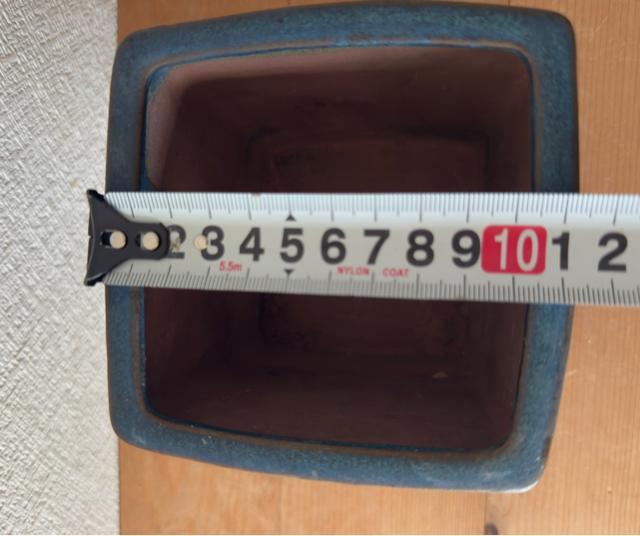 青色陶器 四角形植木鉢 足付き落款印あり < ペット/手芸/園芸 青色陶器 四角形植木鉢 足付き落款印あり < ペット/手芸/園芸の