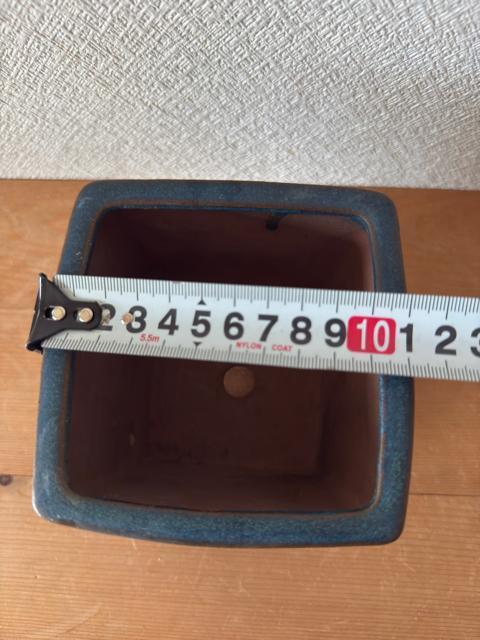 青色陶器 四角形植木鉢 足付き落款印あり < ペット/手芸/園芸 青色陶器 四角形植木鉢 足付き落款印あり < ペット/手芸/園芸の