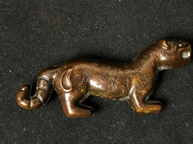 中国古美術 秦代スタイル 青銅 虎符 兵符 銘文 刻印 2分割 重さ約64.5g 骨董品 兵権 銘文入り 時代物 銅製 戦国 秦 < ホビー 中国古美術 秦代スタイル 青銅 虎符 兵符 銘文 刻印 2分割 重さ約64.5g 骨董品 兵権 銘文入り 時代物 銅製 戦国 秦 < ホビーの