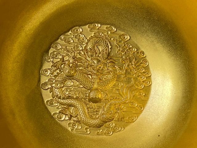 【聚宝】乾隆年製 刻印 金龍浮き彫り 龍紋 碗 鍍金 中国美術 古美術 唐物 骨董品 豪華 縁起物 翡翠緑 茶道具 浮彫 龍紋碗 < インテリア/ライフ 【聚宝】乾隆年製 刻印 金龍浮き彫り 龍紋 碗 鍍金 中国美術 古美術 唐物 骨董品 豪華 縁起物 翡翠緑 茶道具 浮彫 龍紋碗 < インテリア/ライフの