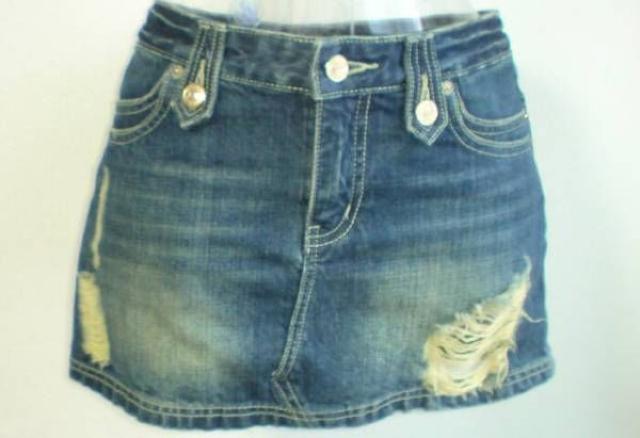 美品*CECILMcBEE*セシルマクビー*デニム*ミニスカート*ダメージ×刺繍*プレート*エンブレム*セシル < ブランド 美品*CECILMcBEE*セシルマクビー*デニム*ミニスカート*ダメージ×刺繍*プレート*エンブレム*セシル < ブランドの