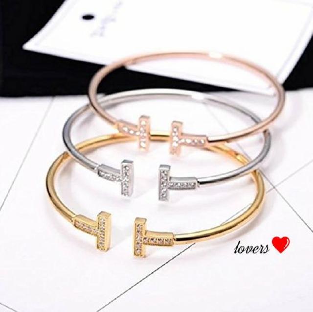 送料無料ピンクゴールドスーパーCZダイヤステンレスT字バングル < 女性アクセサリー/時計  送料無料ピンクゴールドスーパーCZダイヤステンレスT字バングル < 女性アクセサリー/時計の