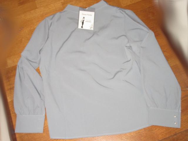 未使用タグ付☆パールモチーフ*Vネック長袖トップス*ブルー系 < 女性ファッション  未使用タグ付☆パールモチーフ*Vネック長袖トップス*ブルー系 < 女性ファッションの