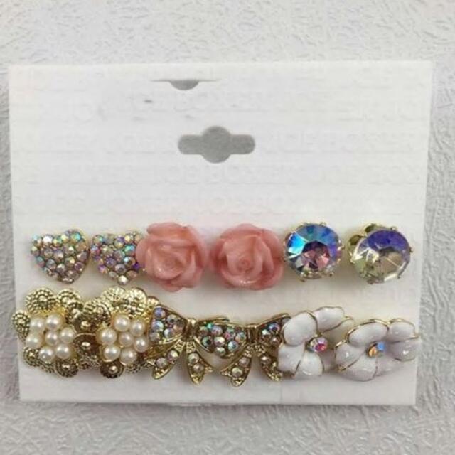 新品ゴスロリ姫系アンティーク調花ストーンリボンピアス6個set < 女性アクセサリー/時計  新品ゴスロリ姫系アンティーク調花ストーンリボンピアス6個set  < 女性アクセサリー/時計の