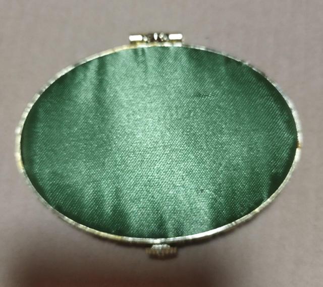 姫・乙女系 グリーンサテン 小花刺繍  コンパクト両面ミラー 手鏡 ヴィンテージ < 女性ファッション  姫・乙女系 グリーンサテン 小花刺繍  コンパクト両面ミラー 手鏡 ヴィンテージ < 女性ファッションの