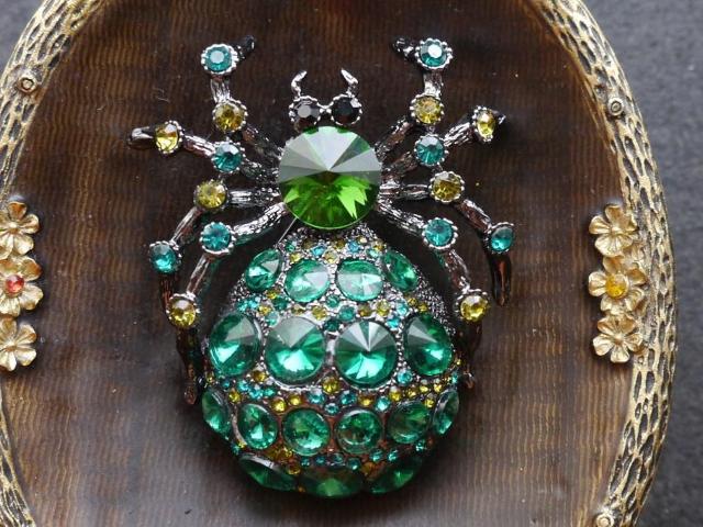 新品アンティーク調キラキラストーン蜘蛛ブローチ 大きめ < 女性アクセサリー/時計  新品アンティーク調キラキラストーン蜘蛛ブローチ 大きめ  < 女性アクセサリー/時計の