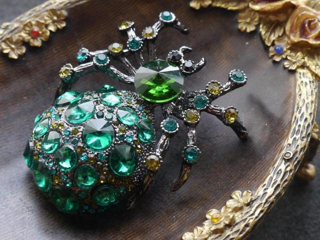 新品アンティーク調キラキラストーン蜘蛛ブローチ 大きめ < 女性アクセサリー/時計  新品アンティーク調キラキラストーン蜘蛛ブローチ 大きめ < 女性アクセサリー/時計の