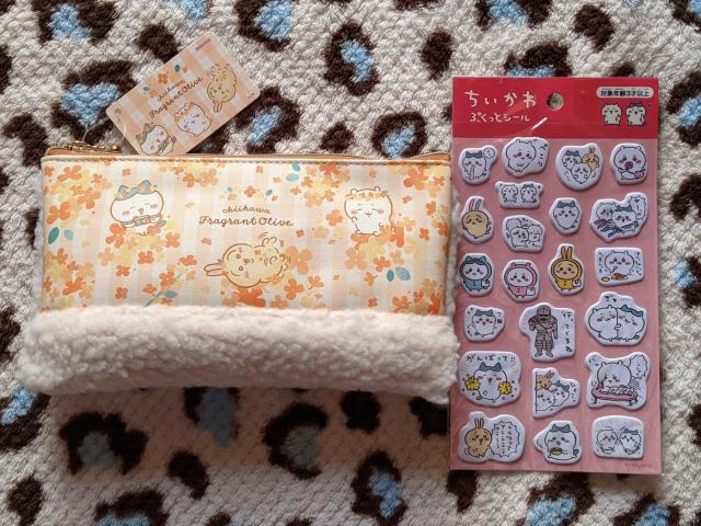 ちいかわ ボアペンケース+おまけ(ちいかわぷくっとシール) ちいかわ   ハチワレ  うさぎ  メイクポーチ < アニメ/コミック/キャラクター  ちいかわ ボアペンケース+おまけ(ちいかわぷくっとシール) ちいかわ   ハチワレ  うさぎ  メイクポーチ  < アニメ/コミック/キャラクターの