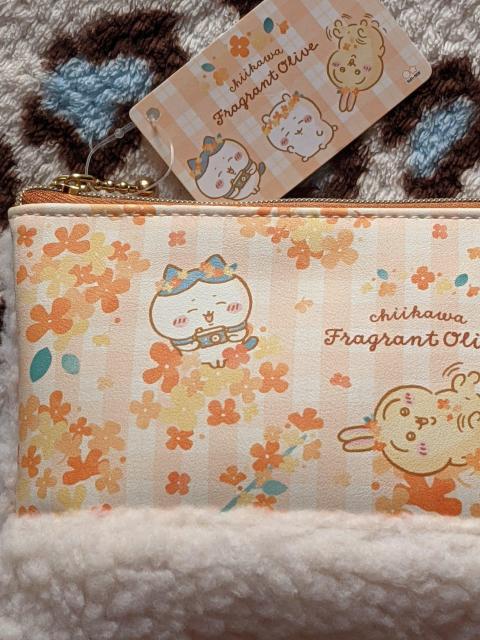 ちいかわ ボアペンケース+おまけ(ちいかわぷくっとシール) ちいかわ   ハチワレ  うさぎ  メイクポーチ < アニメ/コミック/キャラクター  ちいかわ ボアペンケース+おまけ(ちいかわぷくっとシール) ちいかわ   ハチワレ  うさぎ  メイクポーチ < アニメ/コミック/キャラクターの