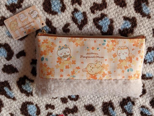 ちいかわ ボアペンケース+おまけ(ちいかわぷくっとシール) ちいかわ   ハチワレ  うさぎ  メイクポーチ < アニメ/コミック/キャラクター  ちいかわ ボアペンケース+おまけ(ちいかわぷくっとシール) ちいかわ   ハチワレ  うさぎ  メイクポーチ < アニメ/コミック/キャラクターの
