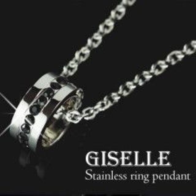 LOVE【ステンレス】ジゼル GISELLE♪クリスタルリング ペアネックレスセット 巾着付 < 女性アクセサリー/時計  LOVE【ステンレス】ジゼル GISELLE♪クリスタルリング ペアネックレスセット 巾着付 < 女性アクセサリー/時計の