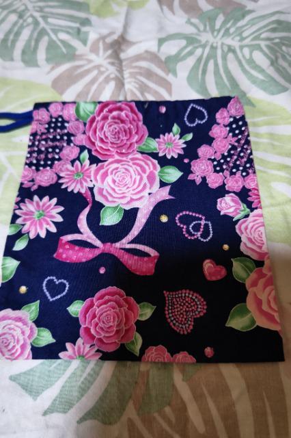 ★処分品★新品紺×ガールズハート&リボンラメ入柄ナナメ掛巾着袋 < キッズ/ベビー  ★処分品★新品紺×ガールズハート&リボンラメ入柄ナナメ掛巾着袋  < キッズ/ベビーの