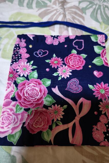 ★処分品★新品紺×ガールズハート&リボンラメ入柄ナナメ掛巾着袋 < キッズ/ベビー  ★処分品★新品紺×ガールズハート&リボンラメ入柄ナナメ掛巾着袋 < キッズ/ベビーの