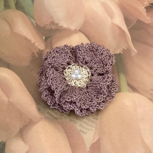 ハンドメイド レース編み フリルのお花ブローチ < 女性ファッション  ハンドメイド レース編み フリルのお花ブローチ  < 女性ファッションの