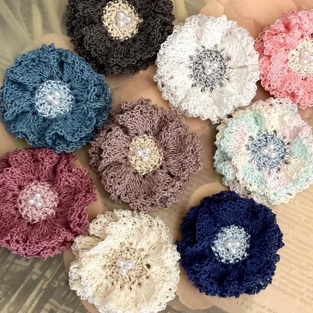 ハンドメイド レース編み フリルのお花ブローチ < 女性ファッション  ハンドメイド レース編み フリルのお花ブローチ < 女性ファッションの
