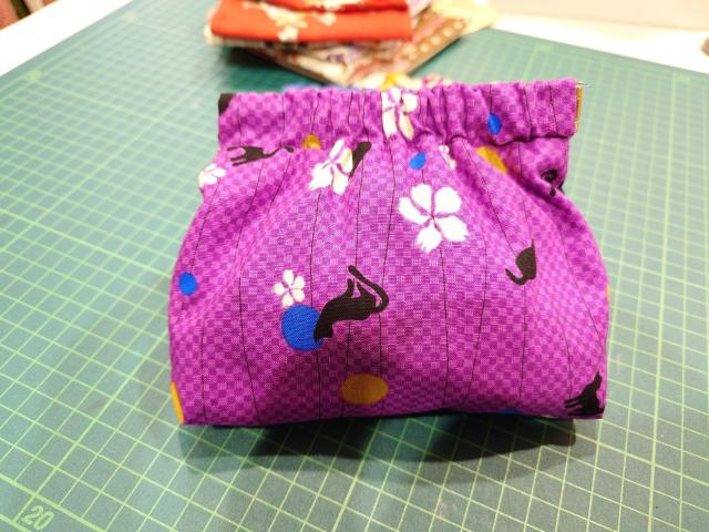 ハンドメイド バネ口ポーチ(むらさき 猫) < 女性ファッション  ハンドメイド バネ口ポーチ(むらさき 猫)  < 女性ファッションの