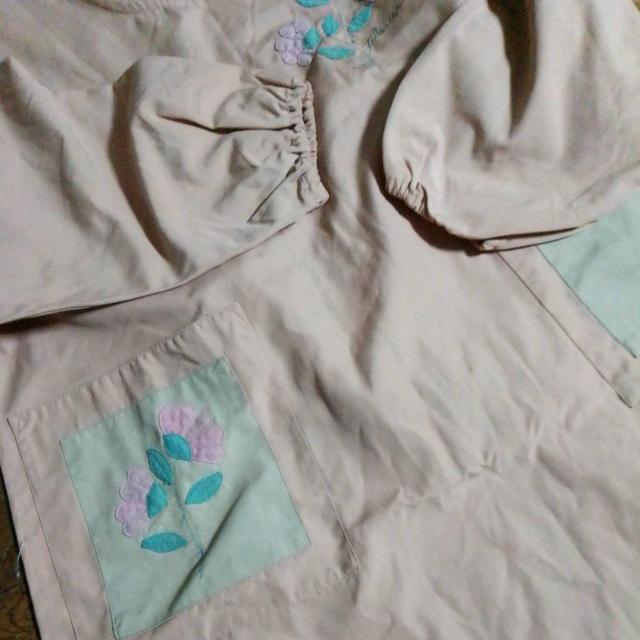 ベージュオレンジ色 割烹着 肩幅49袖丈50着丈82cm 美品 < インテリア/ライフ  ベージュオレンジ色 割烹着 肩幅49袖丈50着丈82cm 美品 < インテリア/ライフの