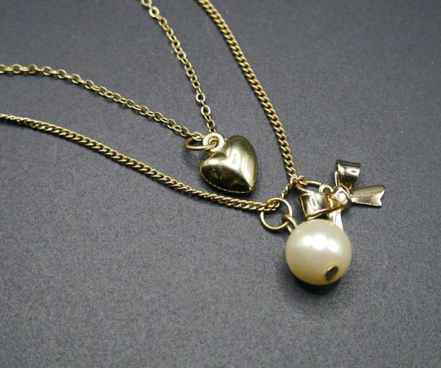 新品 アンティーク調ハート リボン フェイクパール ネックレス < 女性アクセサリー/時計 新品 アンティーク調ハート リボン フェイクパール ネックレス < 女性アクセサリー/時計の