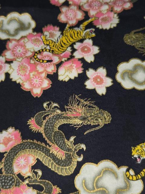 ★新品黒×龍虎に桜満開和柄ランチョンマット&コースター2枚3点セット < キッズ/ベビー  ★新品黒×龍虎に桜満開和柄ランチョンマット&コースター2枚3点セット < キッズ/ベビーの