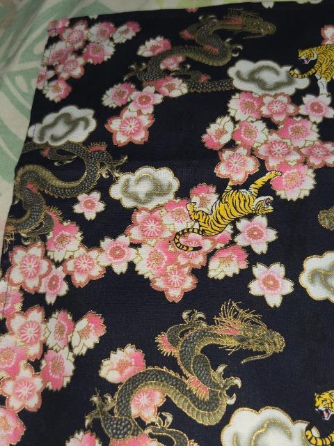 ★新品黒×龍虎に桜満開和柄ランチョンマット&コースター2枚3点セット < キッズ/ベビー  ★新品黒×龍虎に桜満開和柄ランチョンマット&コースター2枚3点セット < キッズ/ベビーの