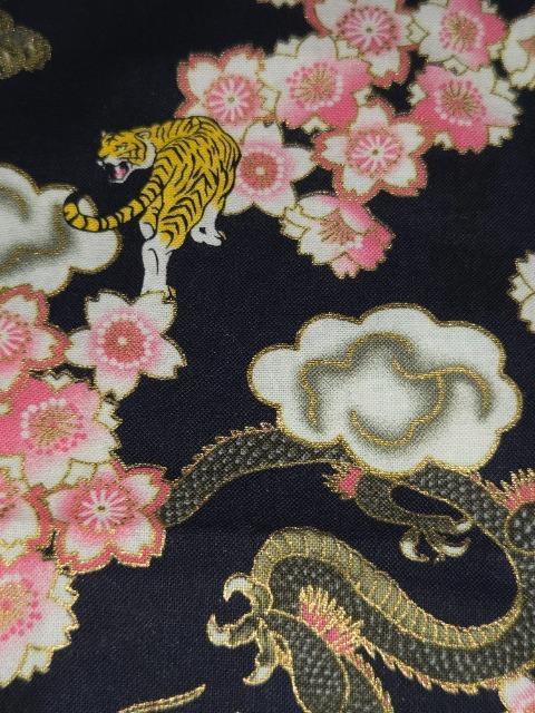 ★新品黒×龍虎に桜満開和柄ランチョンマット&コースター2枚3点セット < キッズ/ベビー  ★新品黒×龍虎に桜満開和柄ランチョンマット&コースター2枚3点セット < キッズ/ベビーの