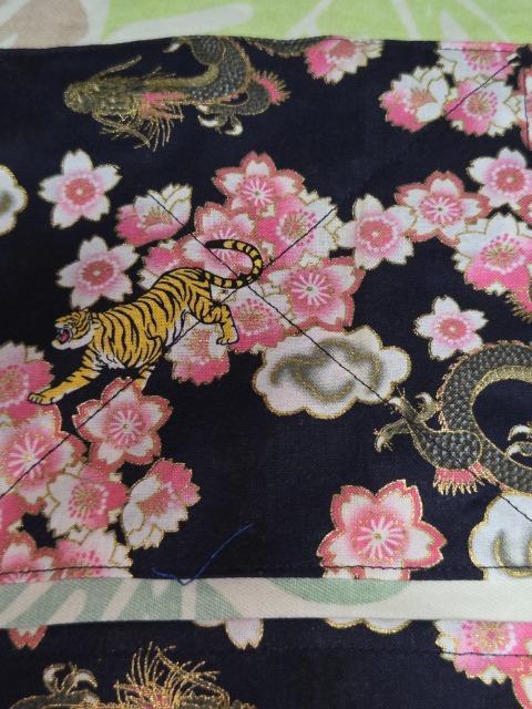 ★新品黒×龍虎に桜満開和柄ランチョンマット&コースター2枚3点セット < キッズ/ベビー  ★新品黒×龍虎に桜満開和柄ランチョンマット&コースター2枚3点セット < キッズ/ベビーの