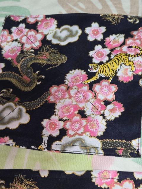 ★新品黒×龍虎に桜満開和柄ランチョンマット&コースター2枚3点セット < キッズ/ベビー  ★新品黒×龍虎に桜満開和柄ランチョンマット&コースター2枚3点セット < キッズ/ベビーの