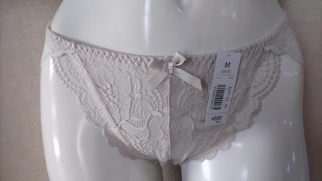 エメフィール 新品タグ付き Mサイズ ライトグレー 定価880円 < 女性ファッション  エメフィール 新品タグ付き Mサイズ ライトグレー 定価880円  < 女性ファッションの