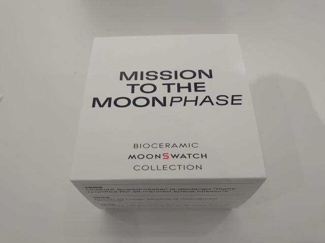 Xk[s[~IK~XEHb`[XEHb`Snoopy x OMEGA x Swatch MoonSwatch  uh 