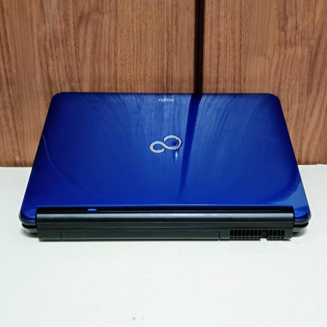 FUJITSU LIFEBOOK Corei7 ������8GB �V�iSSD512GB �u���[���C Web�J���� Windows11 �� PC�{��/���Ӌ@��� 