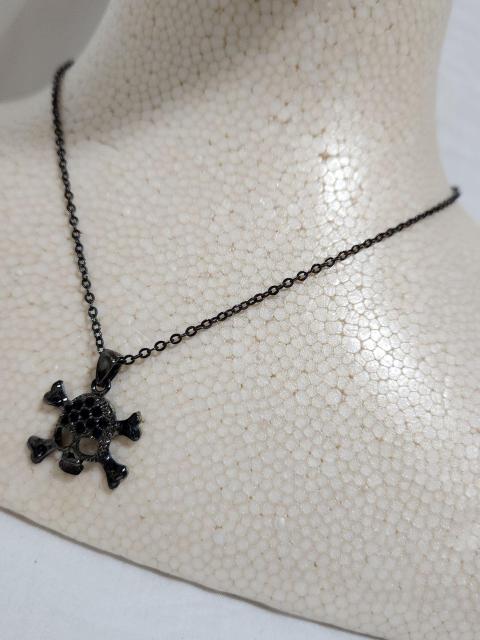 正規 レア ヴァンドームブティック ゴシックスカル チェーンネックレス ブラックビジューペンダント ドクロ 黒 VBロゴ 調節可 < ブランド  正規 レア ヴァンドームブティック ゴシックスカル チェーンネックレス ブラックビジューペンダント ドクロ 黒 VBロゴ 調節可 < ブランドの