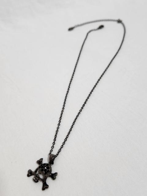 正規 レア ヴァンドームブティック ゴシックスカル チェーンネックレス ブラックビジューペンダント ドクロ 黒 VBロゴ 調節可 < ブランド  正規 レア ヴァンドームブティック ゴシックスカル チェーンネックレス ブラックビジューペンダント ドクロ 黒 VBロゴ 調節可 < ブランドの