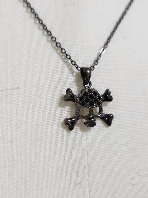 正規 レア ヴァンドームブティック ゴシックスカル チェーンネックレス ブラックビジューペンダント ドクロ 黒 VBロゴ 調節可 < ブランド  正規 レア ヴァンドームブティック ゴシックスカル チェーンネックレス ブラックビジューペンダント ドクロ 黒 VBロゴ 調節可 < ブランドの