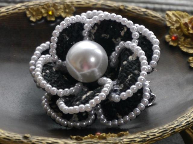 新品アンティーク調エレガント カメリアコサージュ ブローチ ヘアクリップ 黒系  < 女性アクセサリー/時計  新品アンティーク調エレガント カメリアコサージュ ブローチ ヘアクリップ 黒系  < 女性アクセサリー/時計の