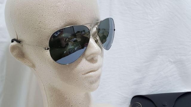 正規 レイバン オールドクラシック ティアドロップメタルフレームサングラス 黒 ミラーレンズ アビエーター パイロットアイウェア < ブランド  正規 レイバン オールドクラシック ティアドロップメタルフレームサングラス 黒 ミラーレンズ アビエーター パイロットアイウェア < ブランドの