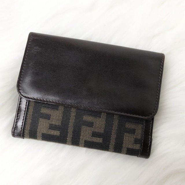 【美品】FENDI フェンディ 二つ折り財布 折り財布 ズッカ柄 キャンバス レザー ブラウン < ブランド 【美品】FENDI フェンディ 二つ折り財布 折り財布 ズッカ柄 キャンバス レザー ブラウン < ブランドの