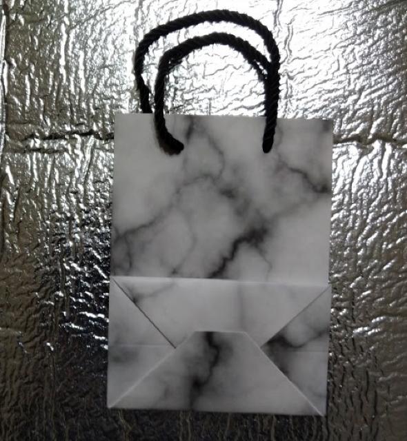 衝撃100円セール★ ギフト紙袋とアクセサリーケースセット大理石 < 女性ファッション 衝撃100円セール★ ギフト紙袋とアクセサリーケースセット大理石 < 女性ファッションの