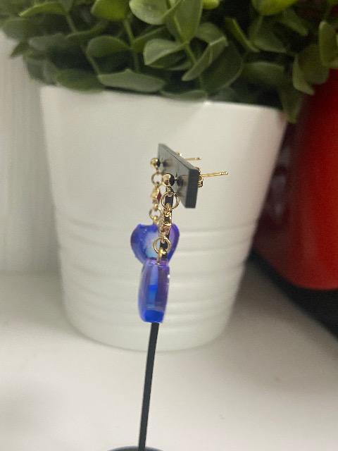 ハンドメイド レジンで作ったハート型のピアス ブルー、パープル < 女性ファッション  ハンドメイド レジンで作ったハート型のピアス ブルー、パープル < 女性ファッションの