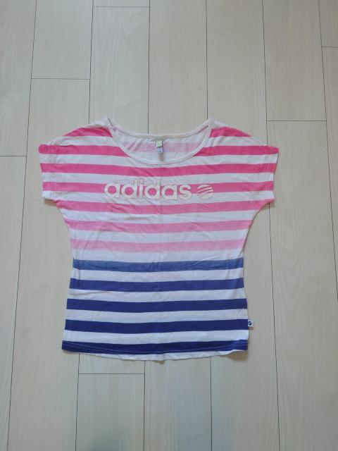 adidas アディダス ゆるっと感がかわいいTシャツ サイズS < ブランド  adidas アディダス ゆるっと感がかわいいTシャツ サイズS  < ブランドの