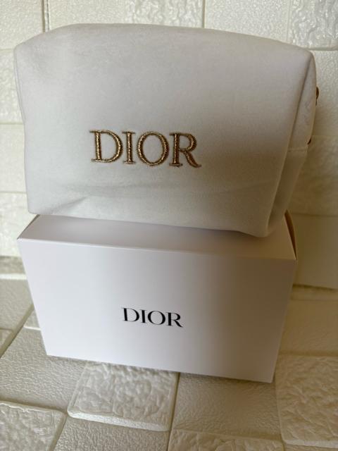 Christian DiormxeB|[`   uh 