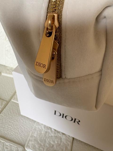 Christian DiormxeB|[`  uh 