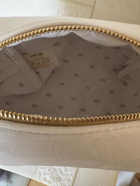 Christian DiormxeB|[`  uh 